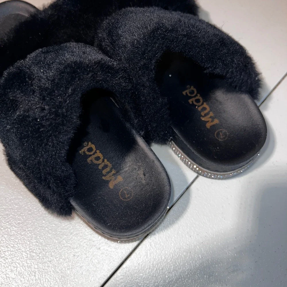 Mudd Fuzzy Slide Sandals‎ Rhinestone Detail Slip On Shoes Size 7